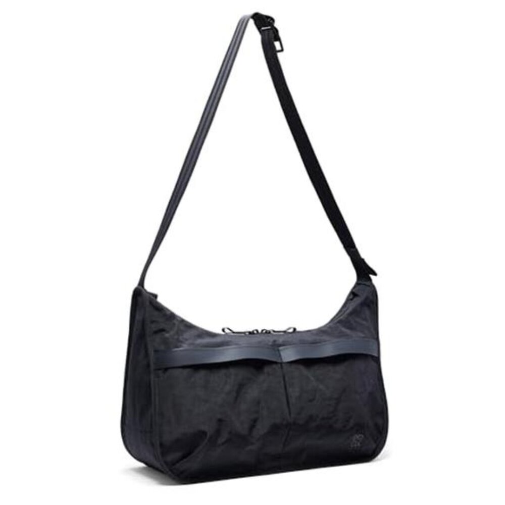 Chrome Industries Yoyogi Messenger Crossbody Bag for Men and Women Large Zipper